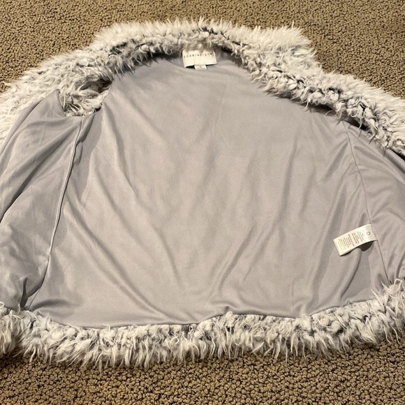 Paper Crane Fuzzy Open Front Vest Size Small in Like New Condition - Picture 4 of 7